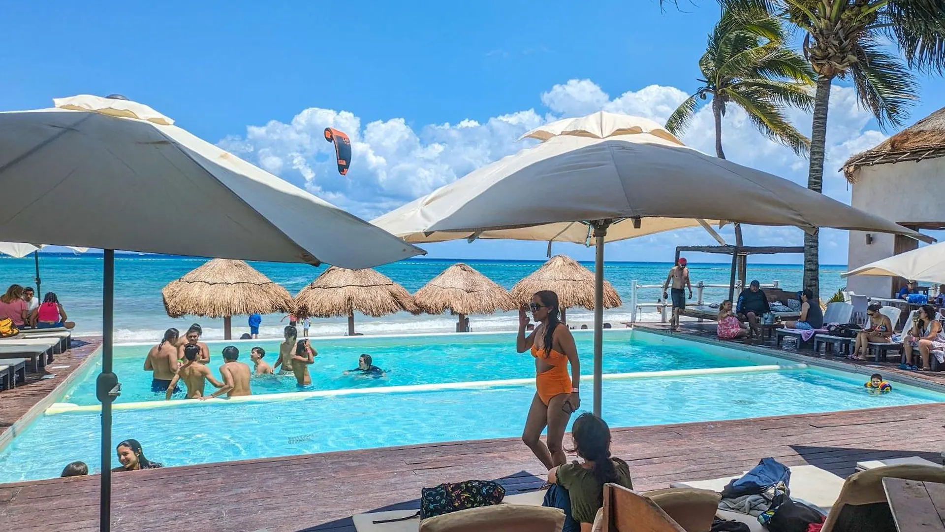 B6 Romantic Beachside Escape Bangkok Theme Memory Foam King Bed Kitchen Ac Playa del Carmen Mexico