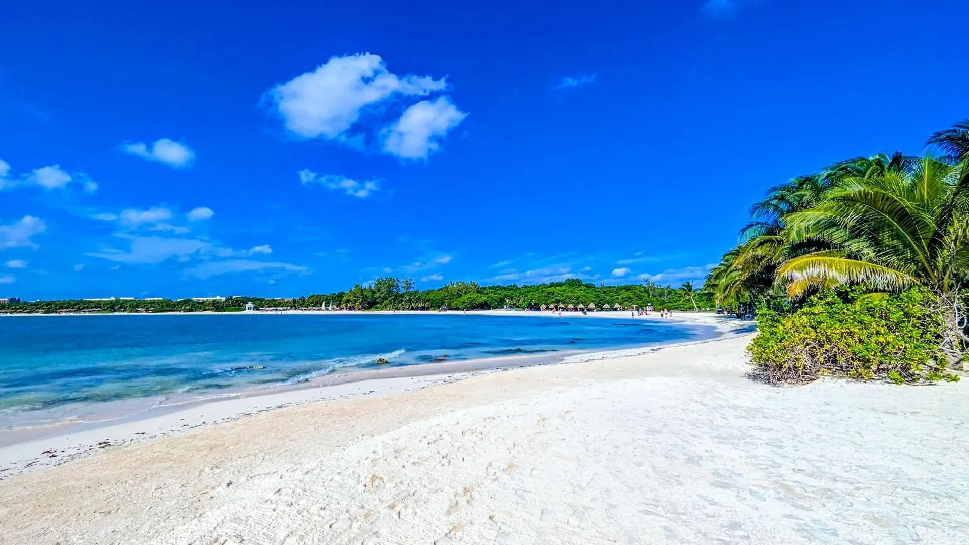 B6 Romantic Beachside Escape Bangkok Theme Memory Foam King Bed Kitchen Ac Playa del Carmen Mexico