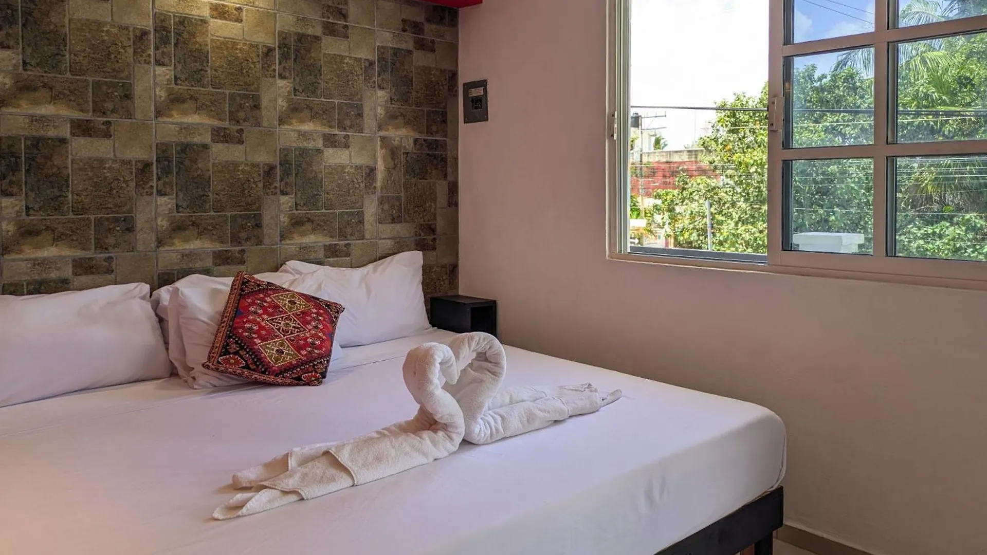 B6 Romantic Beachside Escape Bangkok Theme Memory Foam King Bed Kitchen Ac Playa del Carmen Apartment