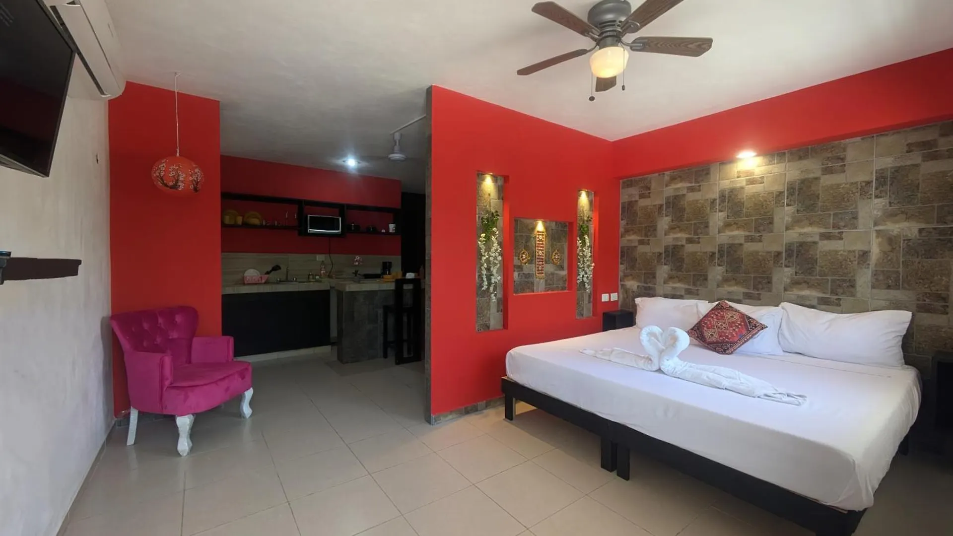 Apartment B6 Romantic Beachside Escape Bangkok Theme Memory Foam King Bed Kitchen Ac Playa del Carmen